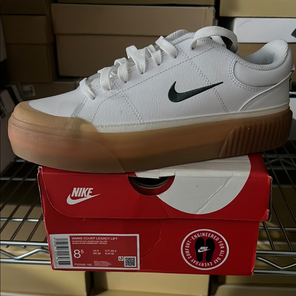 Nike Women's Sneakers White and Tan